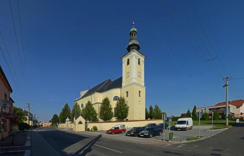 Obec Bohuslavice - kostel Nejsvětější Trojice