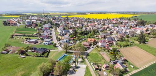 Letecký pohled na&nbsp;obec Chlebičov