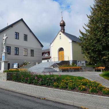 Obecní úřad Darkovice s kaplí sv. Floriána